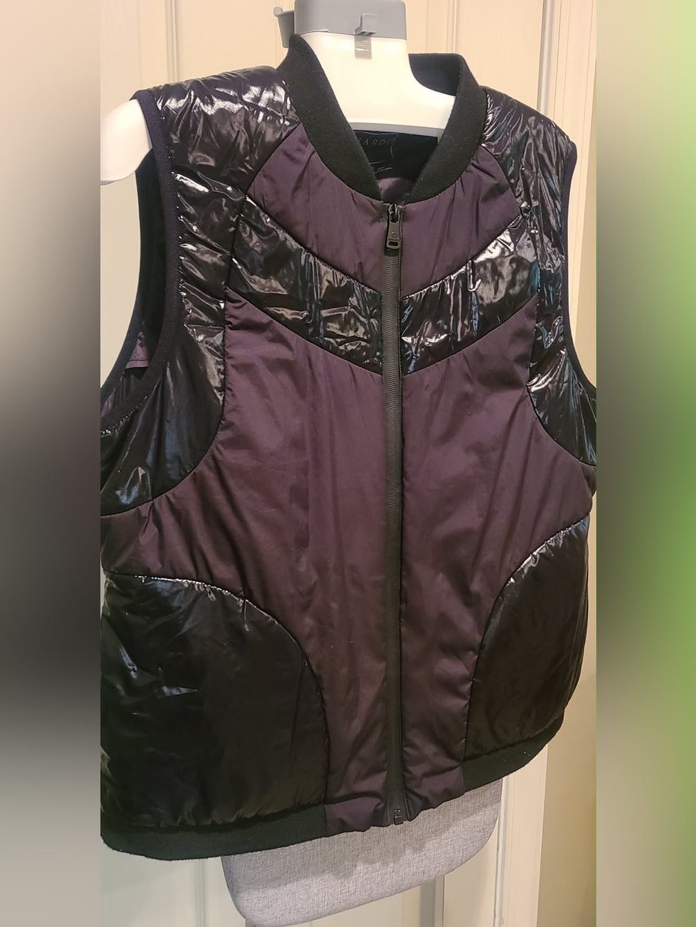Bernardo Ecoplume Black Mixed Media Vest size Large